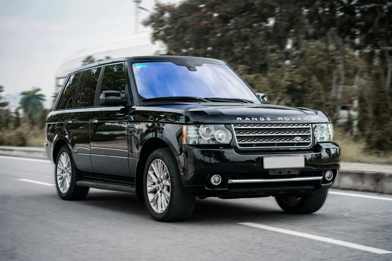 Black Range Rover SUV from the original template