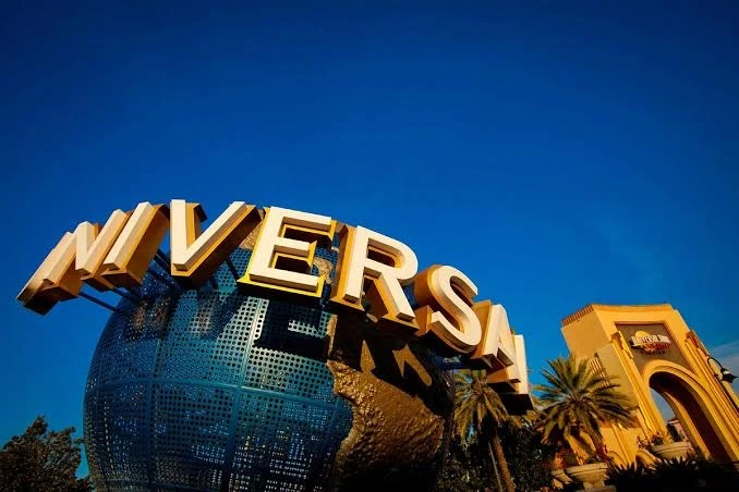 Universal globe and entrance arch beneath a clear blue sky